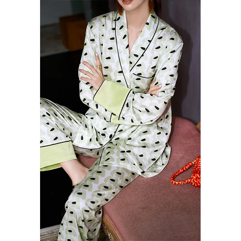 Green Color High Quality Ice Silk Pajamas Women's Long-sleeved Trousers Two-piece Home Clothes.