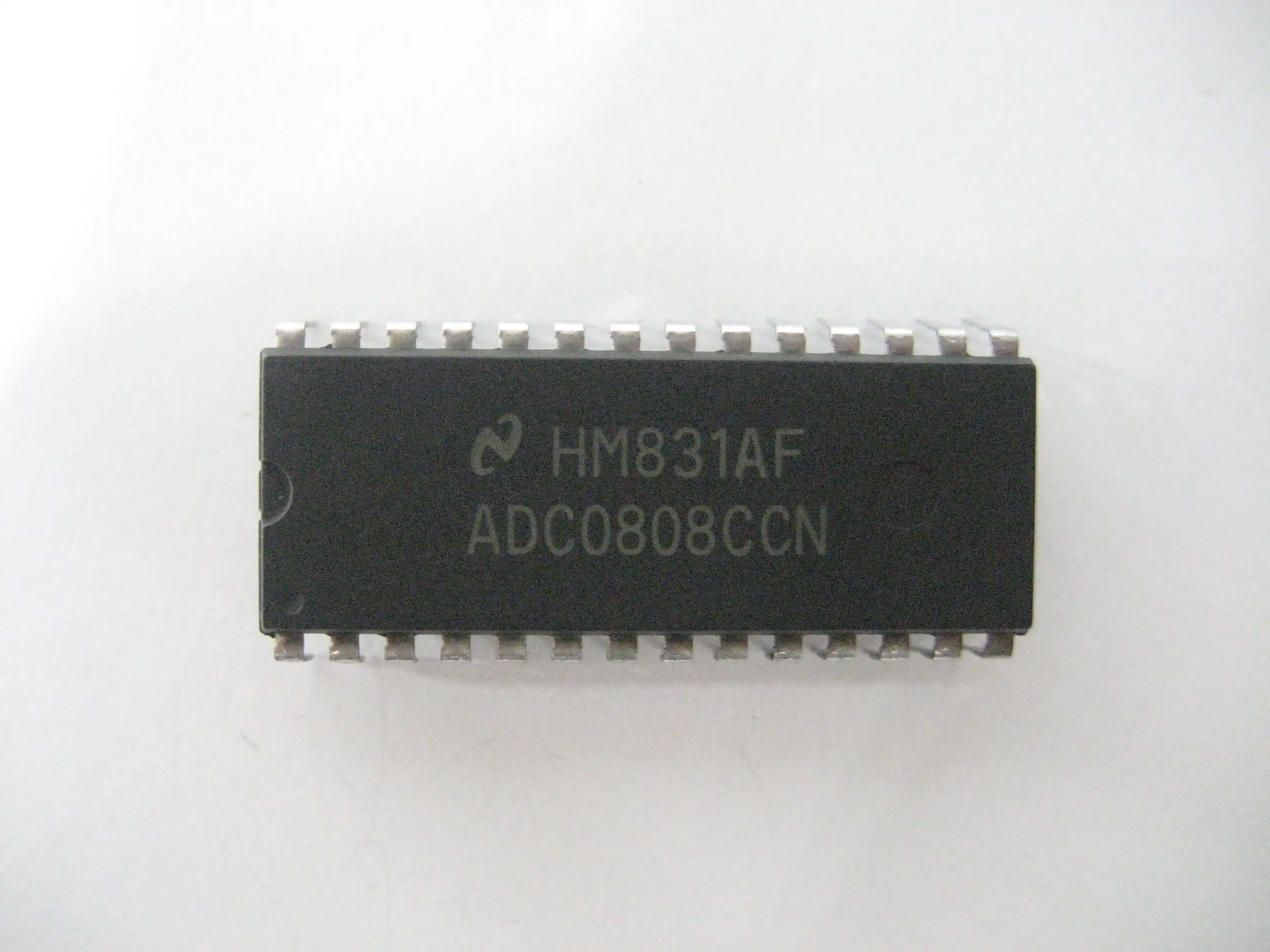ADC0808CCN ADC0804 ADC0804LCWMX АЦП SAR 10ksps 8 битный параллельный 28 PDIP трубки|Автоматизация