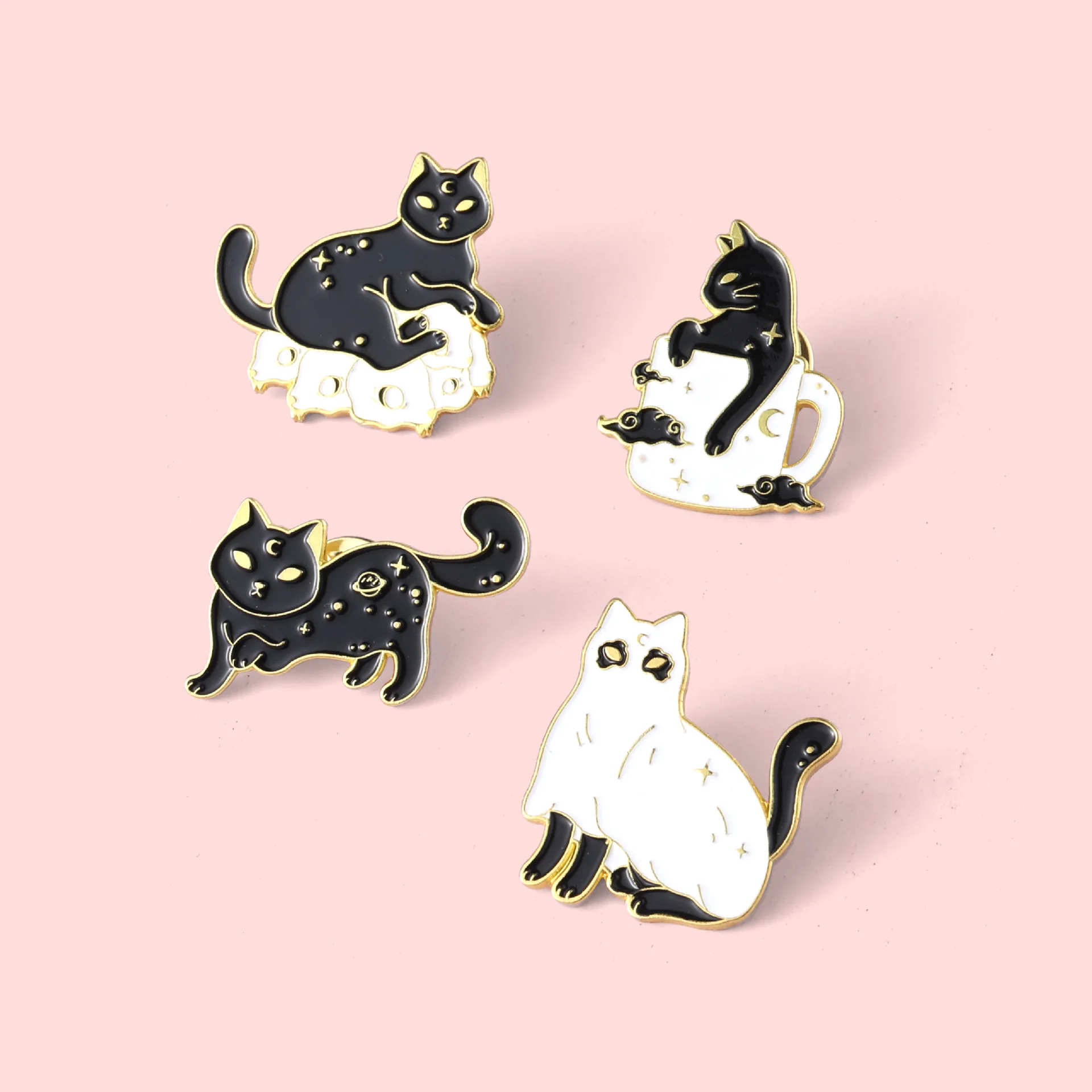 

Personality Witch cat animal brooch Moon Star Skull Cat Brooch Alloy animal brooch Cartoon cute black and white cat Enamel pins