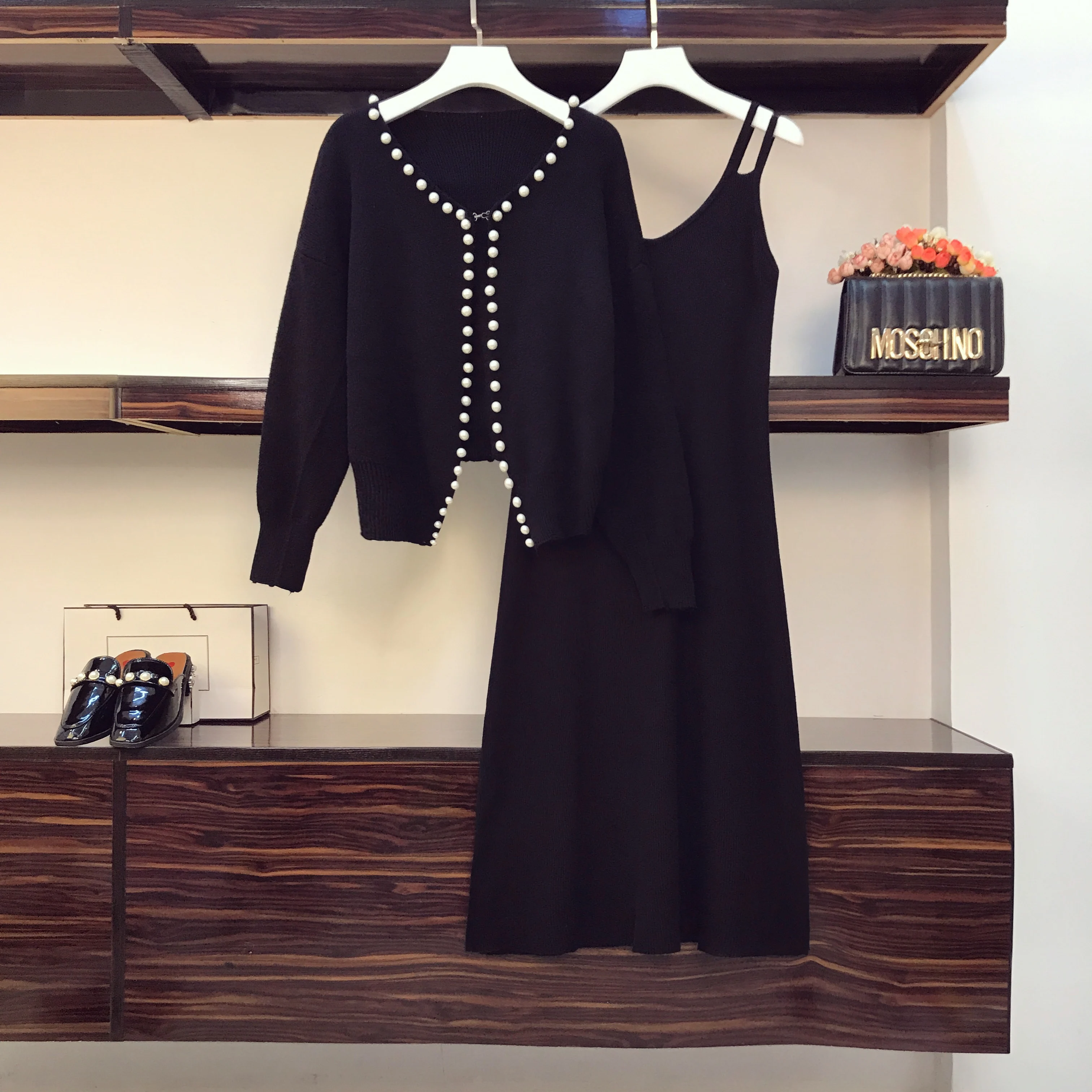 Женский длинный кардиган на пуговицах однотонный с контрастным принтом и