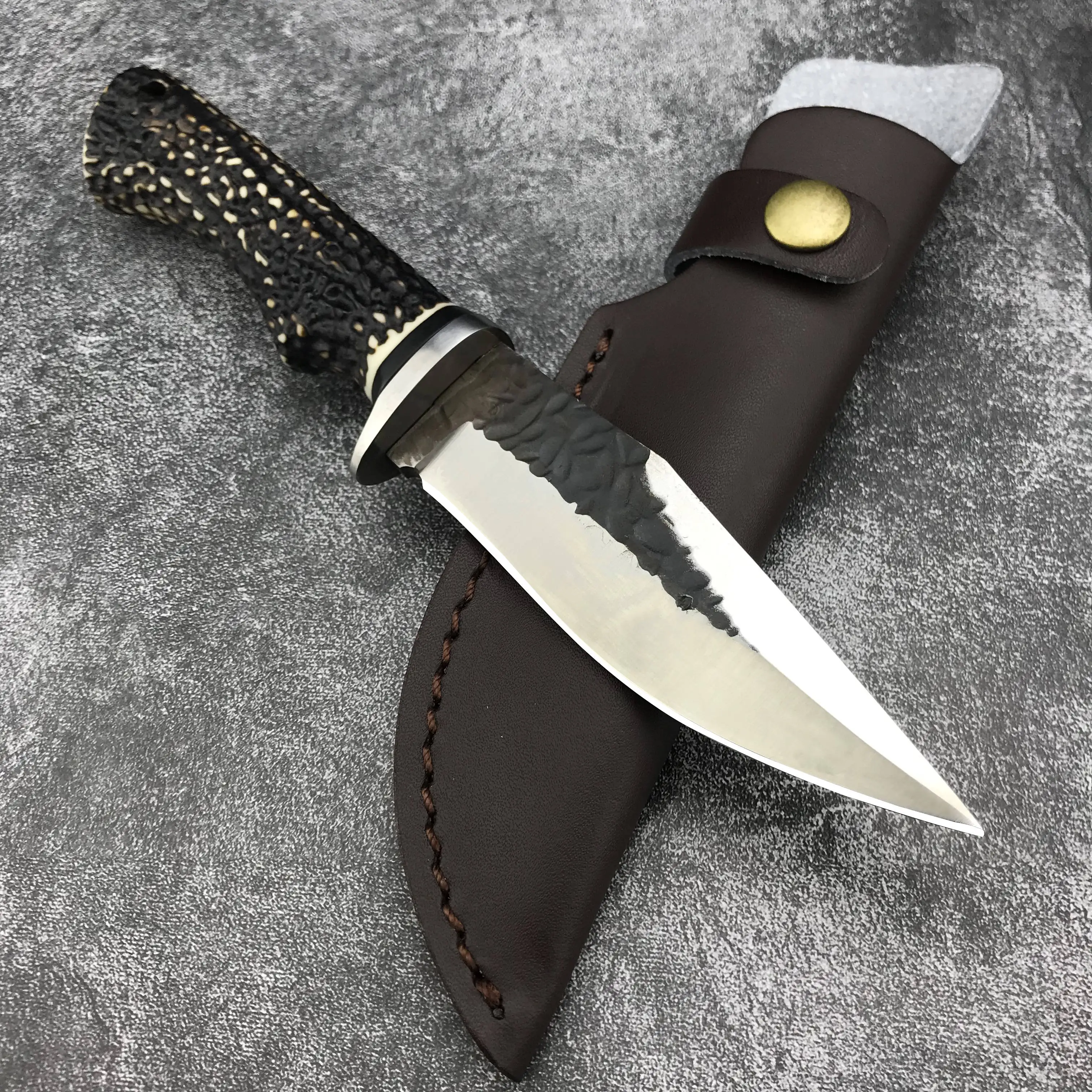 

Hunting Handmade Sika Deer No. 2 Fixed 7Cr13Mov Blade Knife Resin Handle High Hardness Survival Cutter with PU Leather Sheath