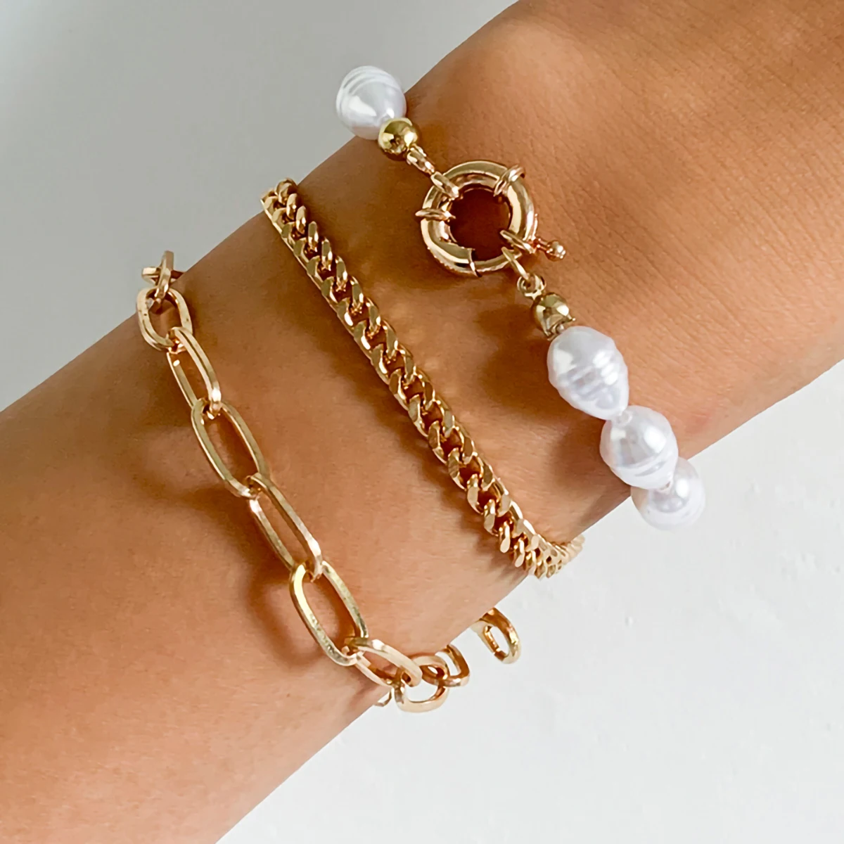 

IngeSight.Z Baroque Imitation Pearl Beaded Bracelet Bangles Set for Women Gold Color Wrist Chain Friendship Bracelets Jewelry