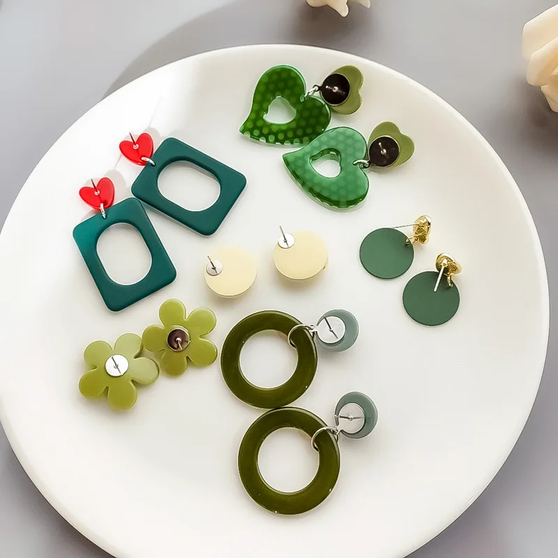 

1Pair Avocado Temperament Green Stud Earrings Sweet Wild Girl light Green Geometric Love Earrings