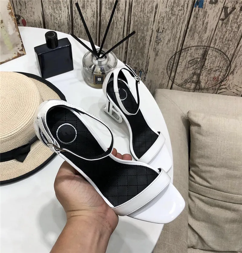 

The latest Alphabetic Heel Sandal Ladies Fashion High Heel Shoes Luxury Designer Department Peep-toe Sexy Sandal Size 34-41