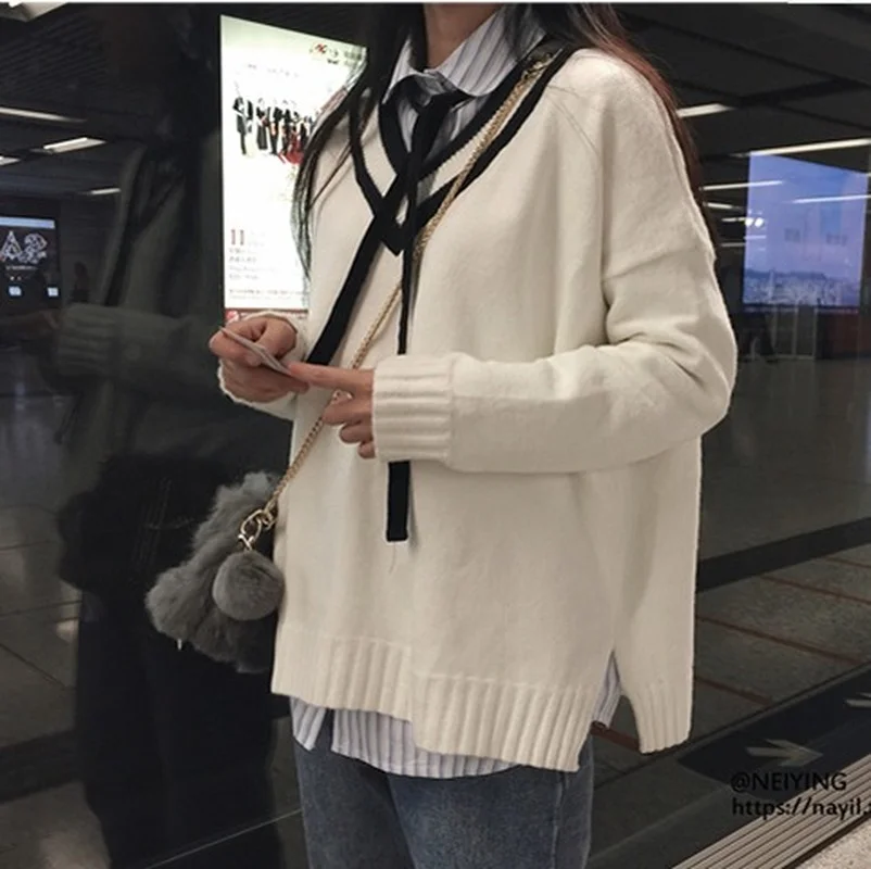 Женский трикотажный свитер с V-образным вырезом белый полосатый пуловер в стиле