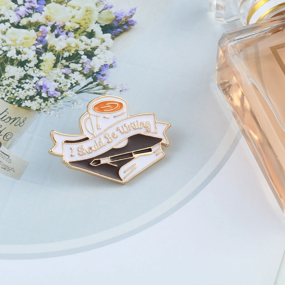 Мне нужна эмалированная булавка в форме кофейной чашки для лацкана женщин и