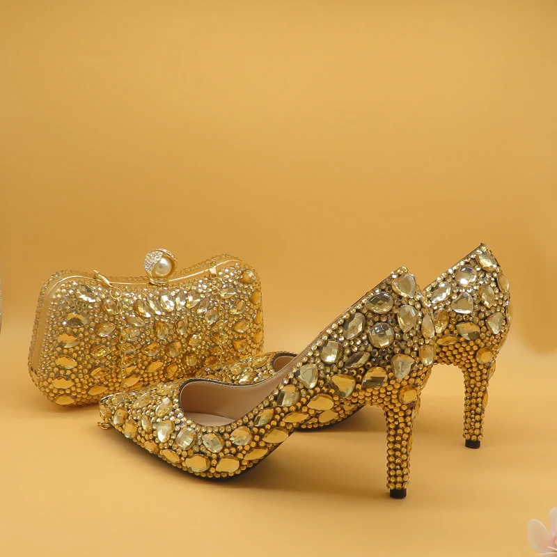 Свадебные туфли цвета шампанского с острым носком и сумочкой в комплекте женские