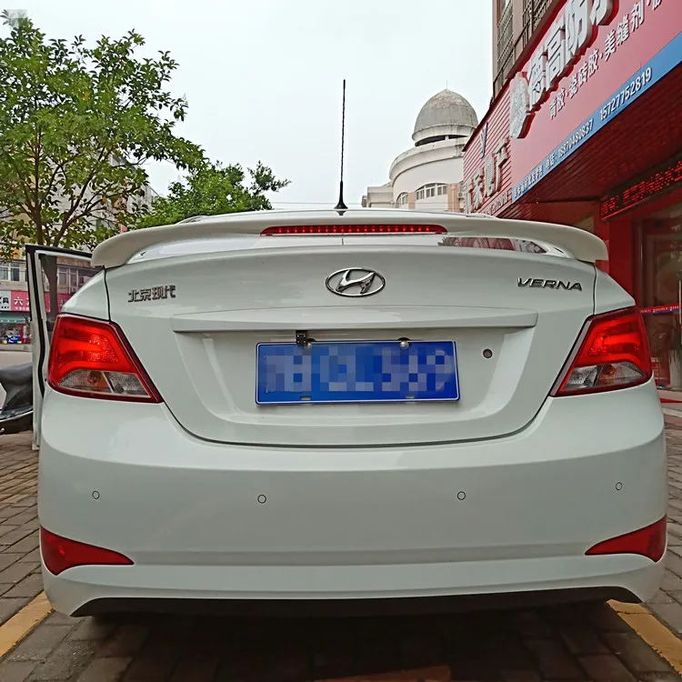 Для Hyundai Verna спойлер со светодиодным светильник ABS Материал заднее крыло