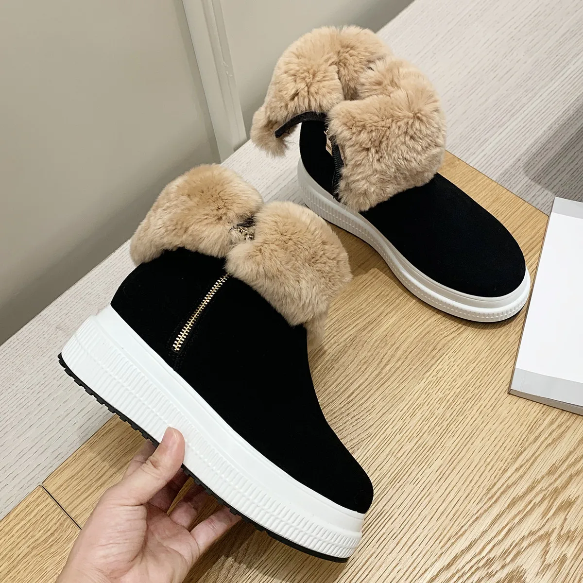 Женские зимние ботинки из натуральной кожи на плоской подошве с двойной молнией