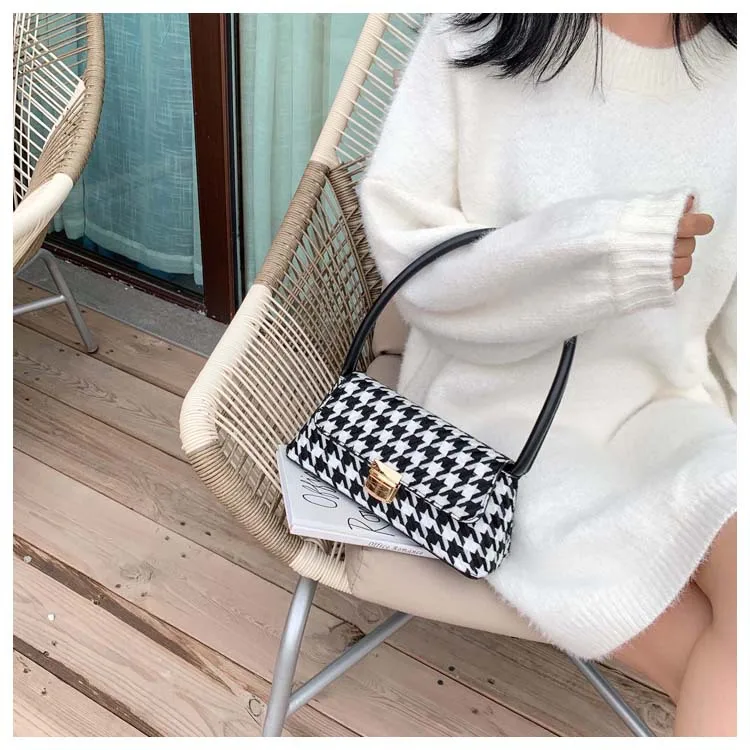 

New Retro Striped Plaid Crossbody Bag Underarm Baguette Bag For Woman 2019 Ladies Chain Shoulder Slung Female Handbag And Purse