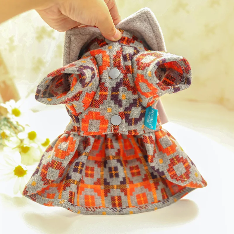 

Pet dog cats autumn and winter clothes doll shirt gift gray bow woolen skirt Teddy cat costume