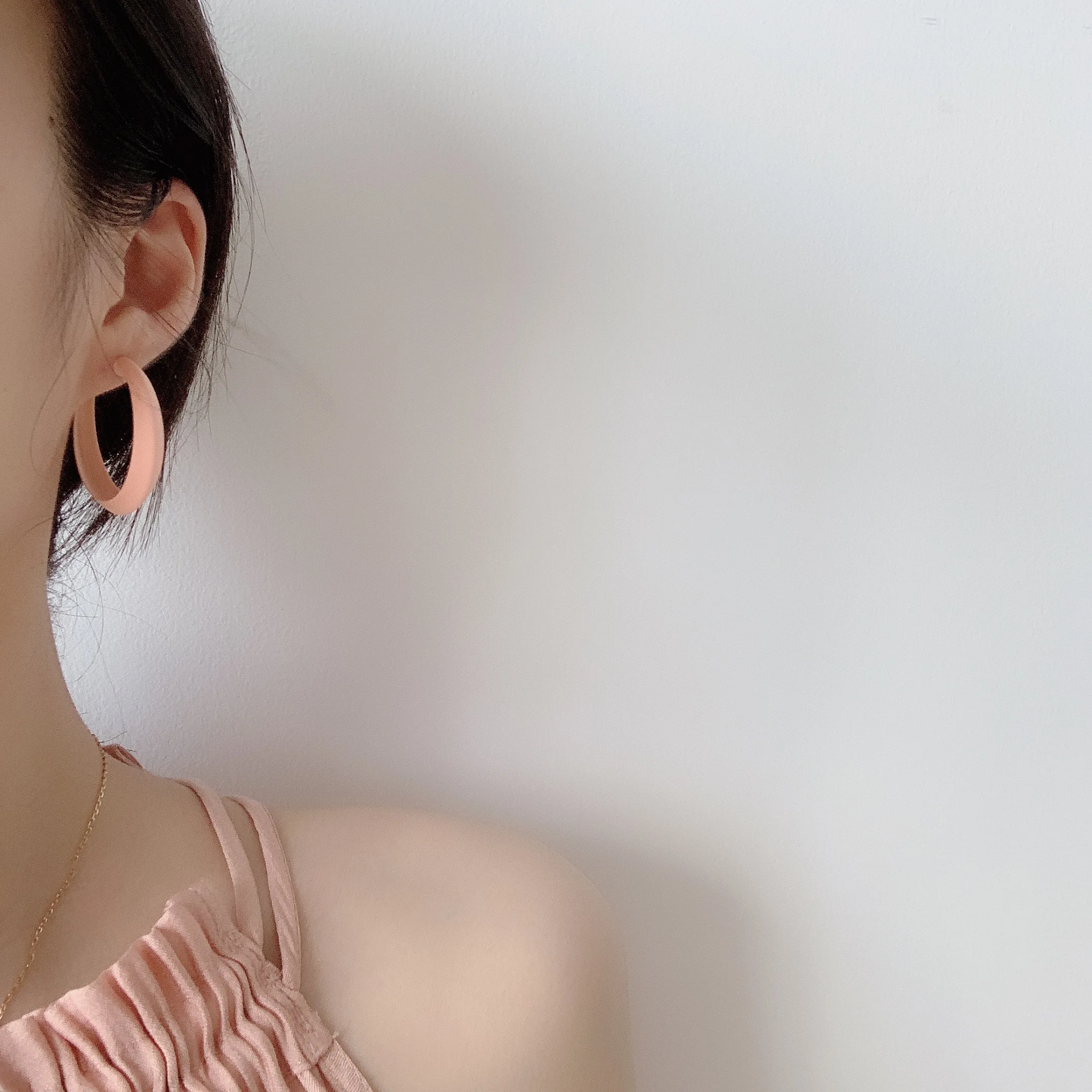 Женские круглые серьги с джокером Neatear розовые простые на день рождения