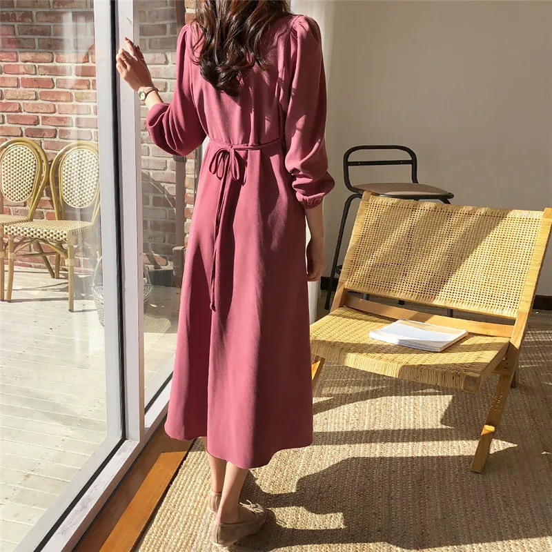 Однобортное платье с V-образным вырезом тонкой талией и плиссированной юбкой |