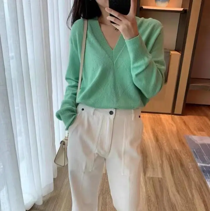 

2021 Spring New Green V-neck Hollow Loose Knit Sweater Women Pullover