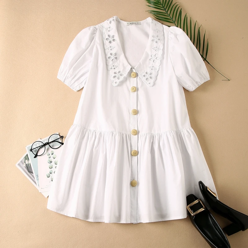 Женские летние платья выше колена белые с вышитым воротником и коротким рукавом