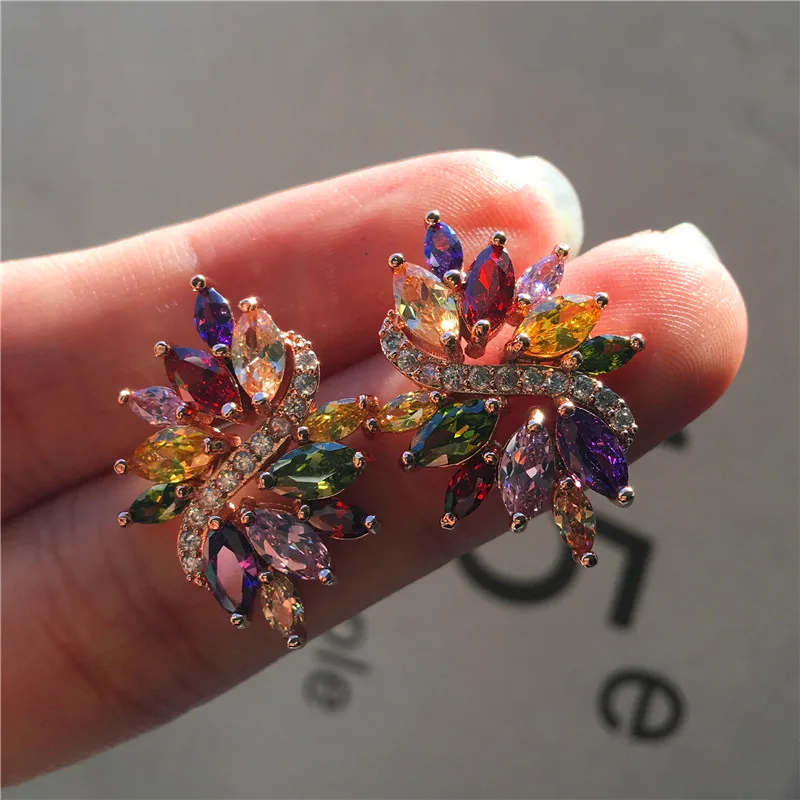 Женские серьги с красным камнем черные фиолетовые цвета розового золота