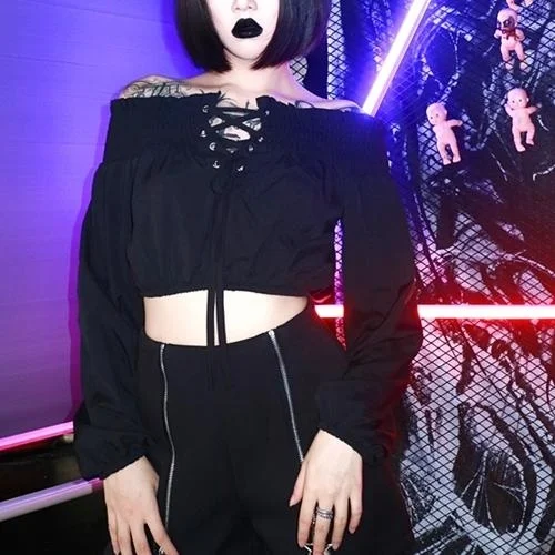 Панк дизайн женский Готический горизонтальный шейный черный укороченный топ