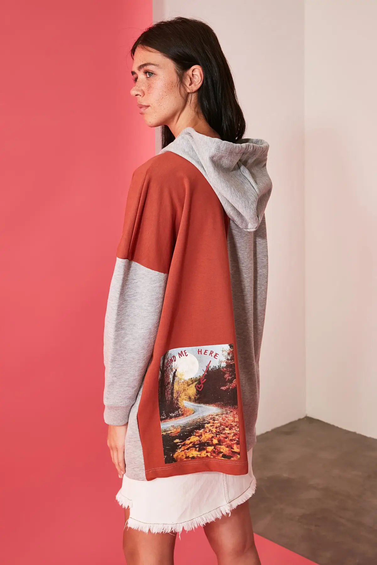 

Trendyol Printed With Color Block Oversize Knitted Sweatshirt TWOAW21SW0388