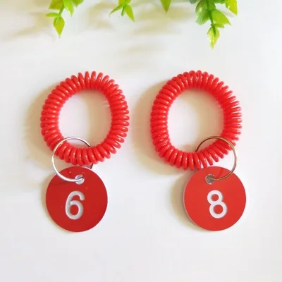 red Meetee 50 шт. красочные пластиковые цифры диск наручные катушки Пряжка шкафчик тренажерный зал сауна плавательный клуб ID браслет карта крюк DY202 - Цвет: red