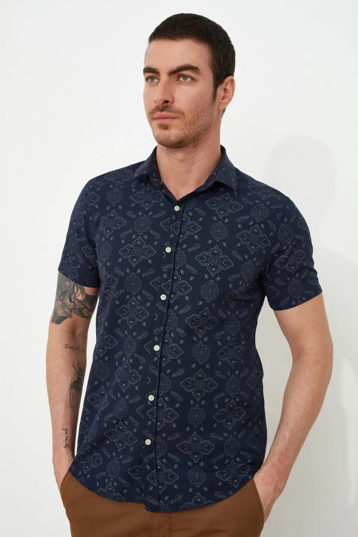 

Trendyol Men 'S Printed Short Sleeve Slim Fit Shirt TMNSS20GO0151