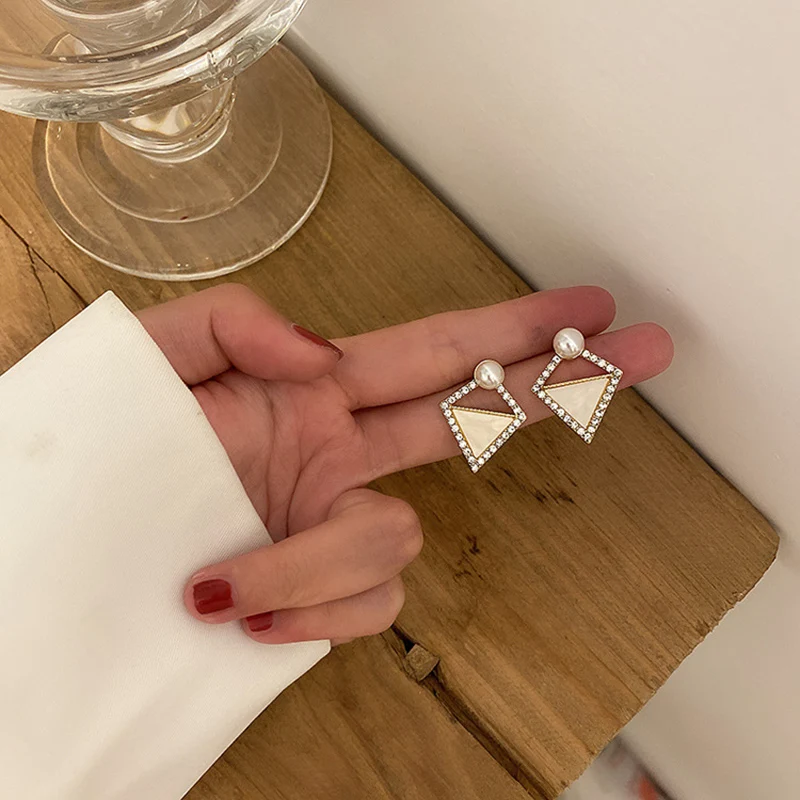 Серьги гвоздики YAOLOGE с маленьким жемчугом и ромбовидным узором Элегантные