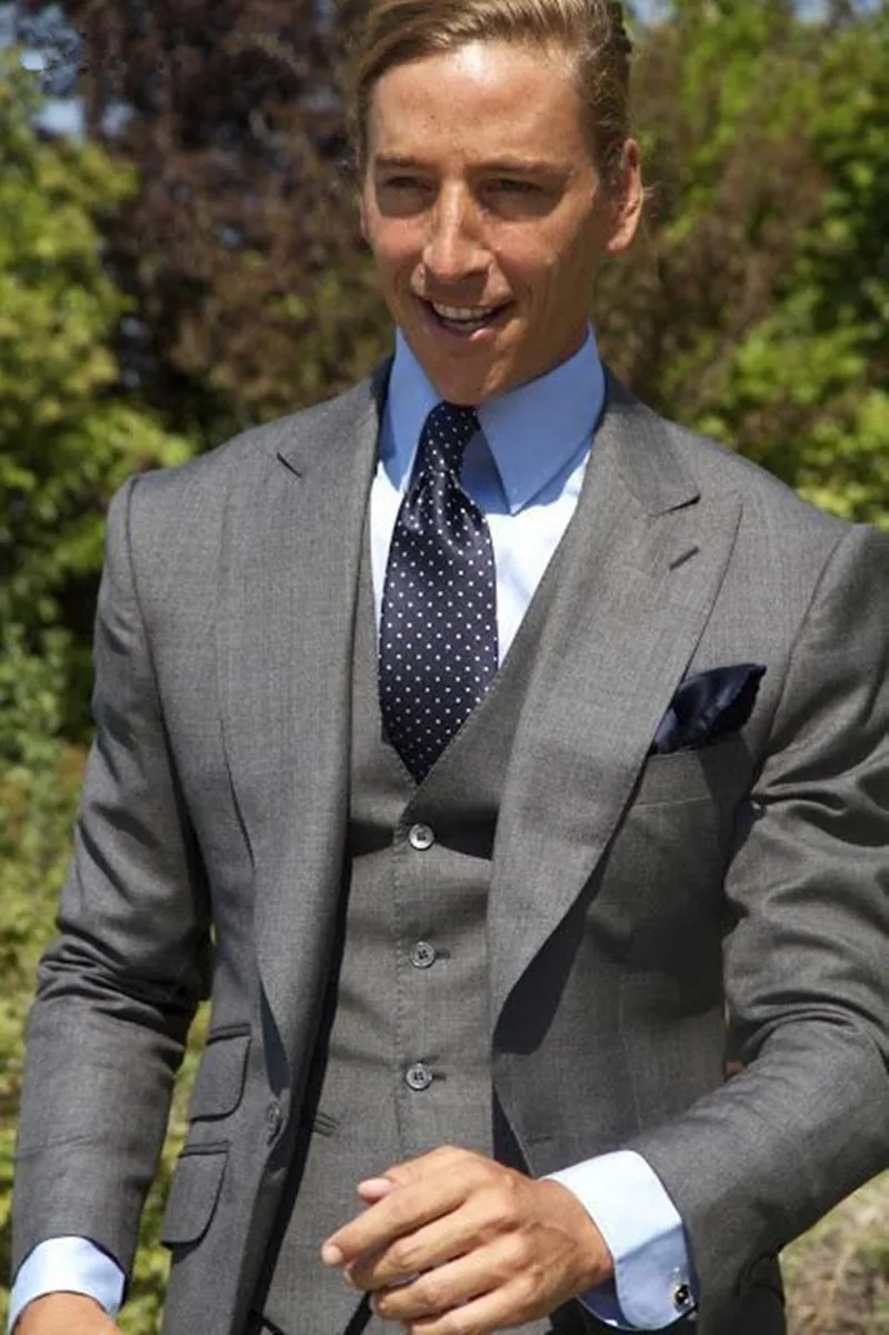 

Handsome 3 Pieces Light Grey 2023 Men Business Suit Fashion Wear Groom Suit Wedding Suits For Best Men Slim Fit Groom Tuxedos