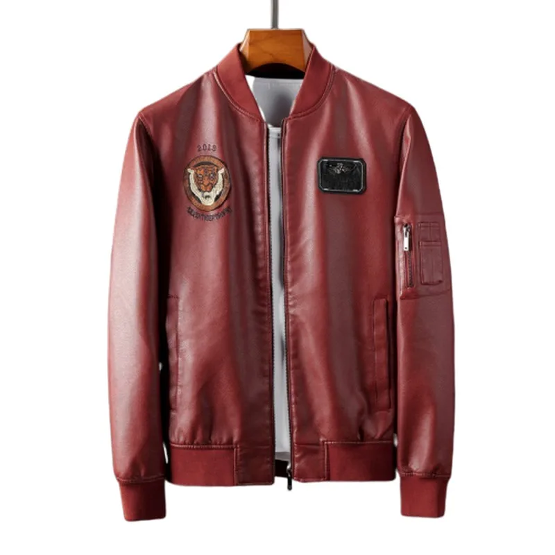 Мужская кожаная куртка из ПУ кожи с бархатной вышивкой и стоячим воротником