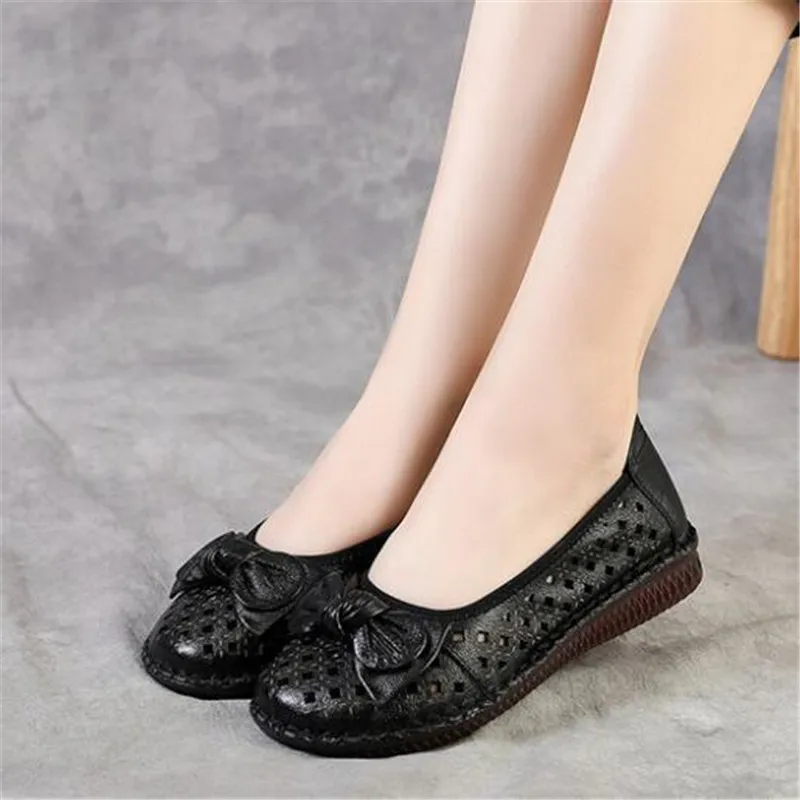 

2020 New Summer Round Head Bow Soft Comfortable Flat Sandals Hollow Cool Genuine Leather Sandals Women Sandals Casual Sandals