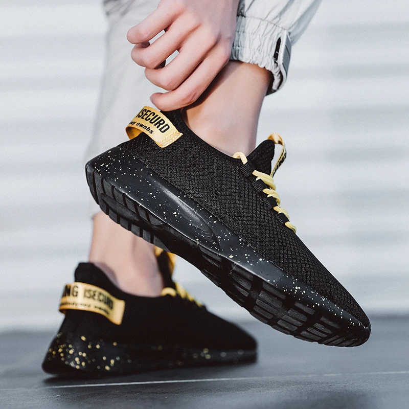 

New Male Mesh Sneakers Lightweight Walking Shoes Men Flying Woven Breathable Casual Shoes Flats Soft Chaussure Homme Large Size