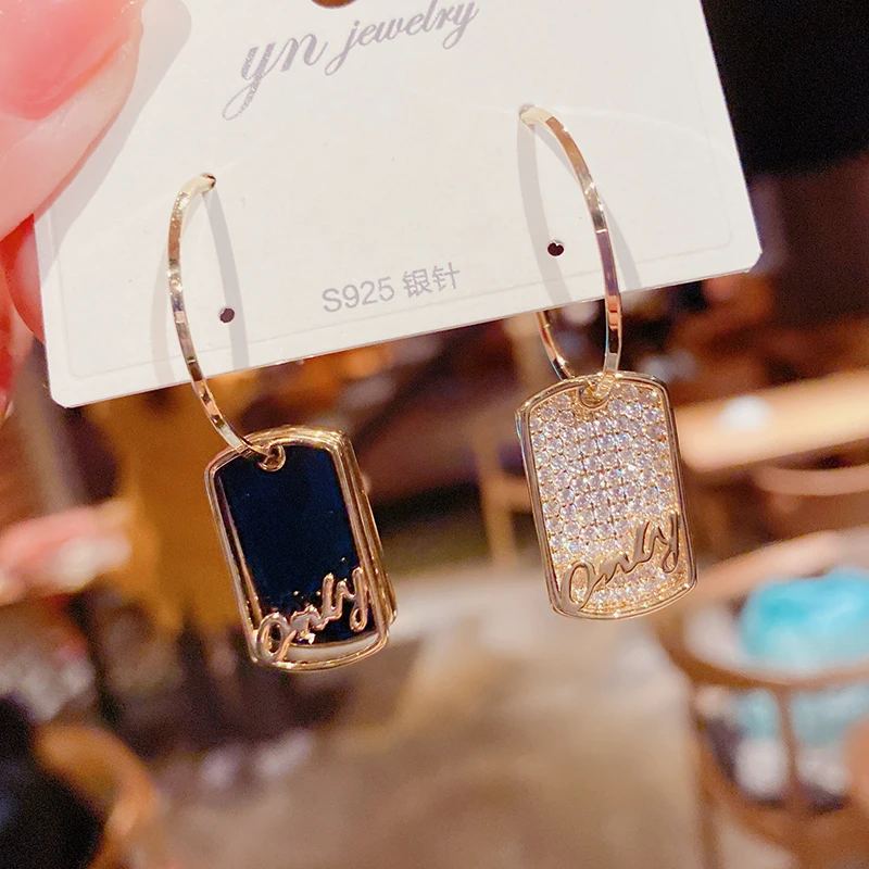 Popular fashion geometric pendant earrings simple square black and white women's earrings high quality daily high jewelry
