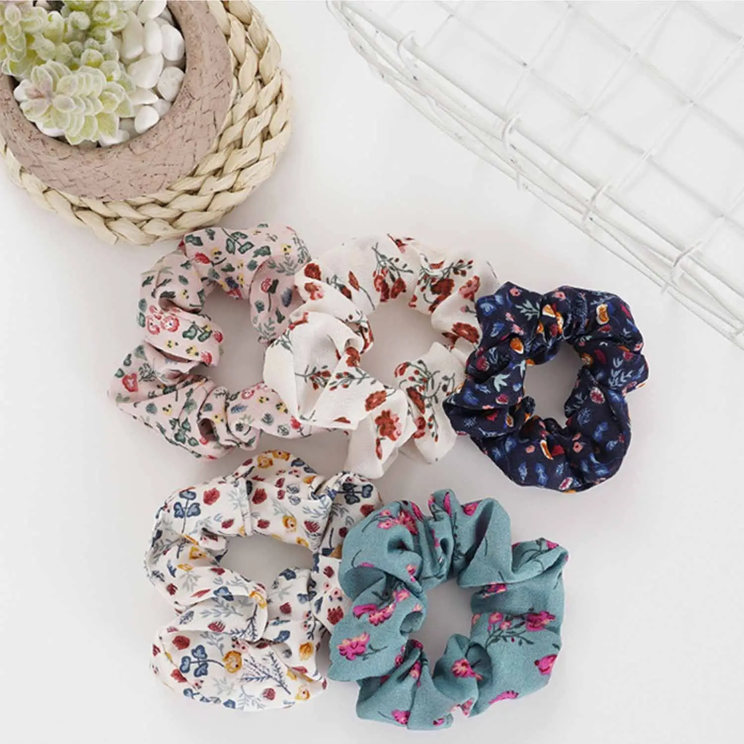 

Simple Girls Floral Retro Hairband Elastic Hair Scrunchies Hair Tie