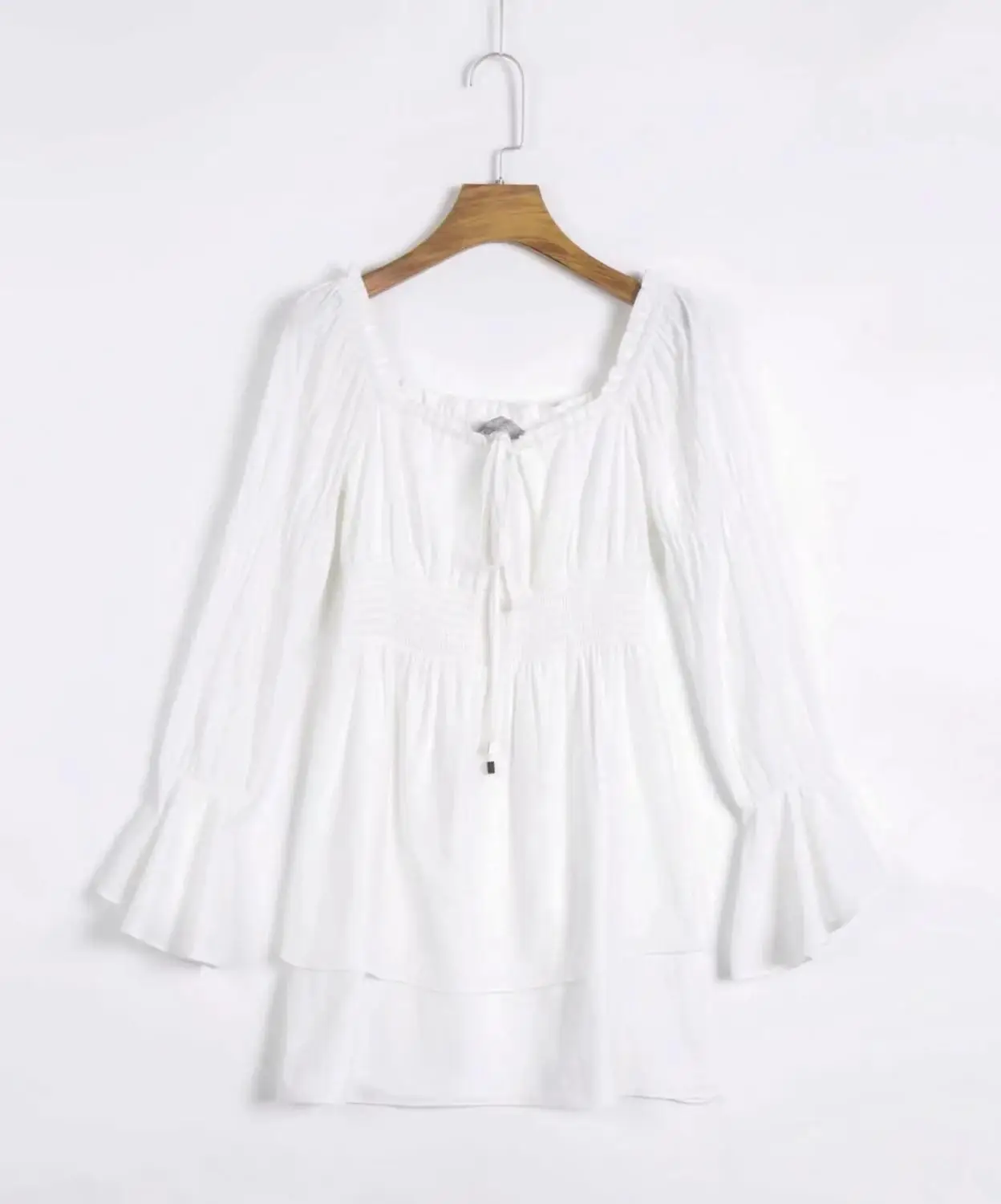 Пикантное белое мини платье с открытыми плечами на шнуровке женские весенние