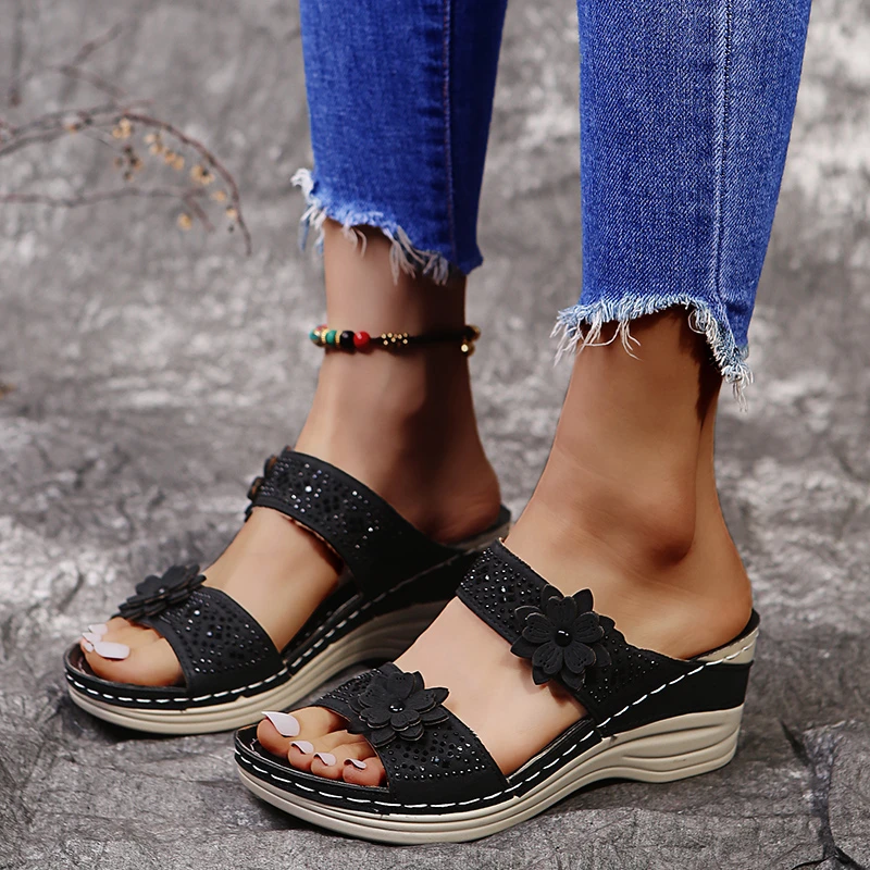 

Fashion Women Sandals Waterproo Sli On Round Female Slippers Casual Comfortable Outdoor Fashion Sunmmer Plus Size Shoes Women