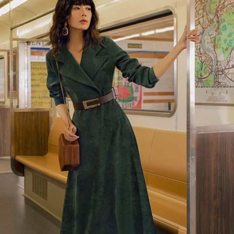 Женское вельветовое платье в стиле ретро длинное приталенное весна осень