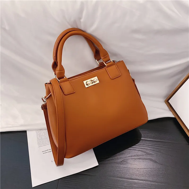 Модная женская сумка черного цвета брендовая Красная дамская на плечо розовая