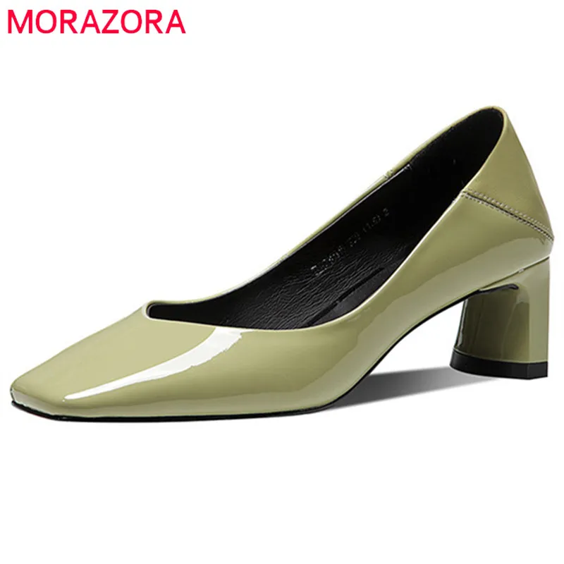 

Женские лакированные туфли-лодочки MORAZORA, черные офисные туфли-лодочки из лакированной кожи на высоком квадратном каблуке, без застежки, лет...