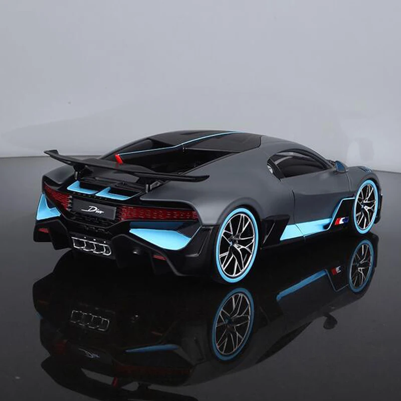 Роскошная модель автомобиля из сплава в масштабе 1:18 игрушка Bugati Divo с рулевым