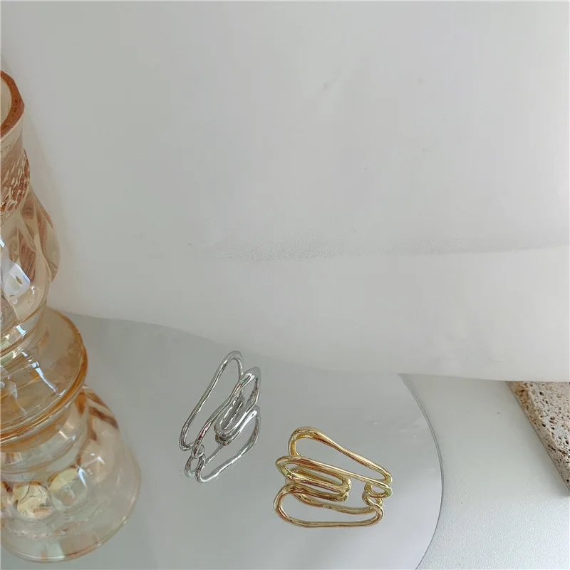 

Liwore Fashion Multilayer Ear Clips For Women Metal Irregular Non-piercing Ear Clips Retro Gold Ear Clips Earrings Jewelry