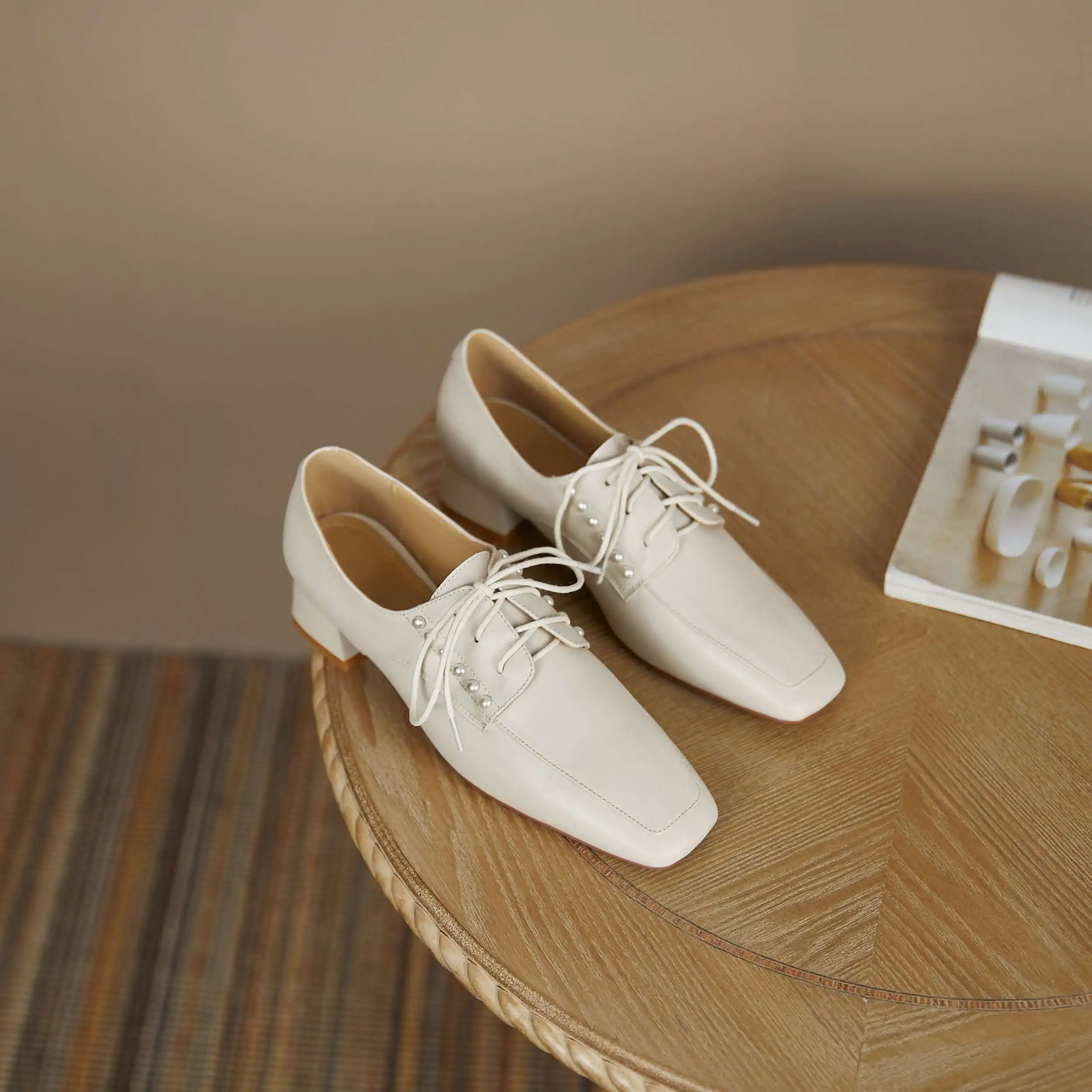 

Krazing Pot new genuine leather square toe med heel pearl decoration England style young lady streetwear lace up women pumps L22