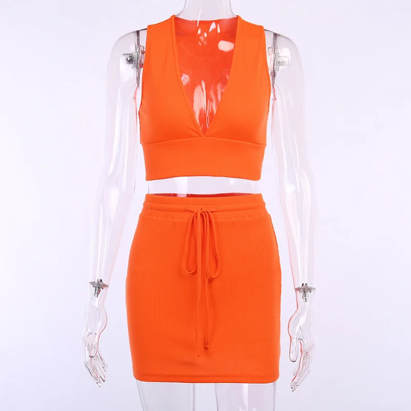 Комплект из двух предметов: укороченный топ с глубоким V-образным вырезом без