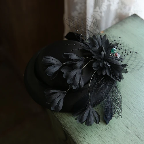 French Ladies Mini Wedding Headwear Feather Veil Fedora Cap Elegant Ladies Cocktail Race Horse Party Fascinator Hair Clips New - Color: Black