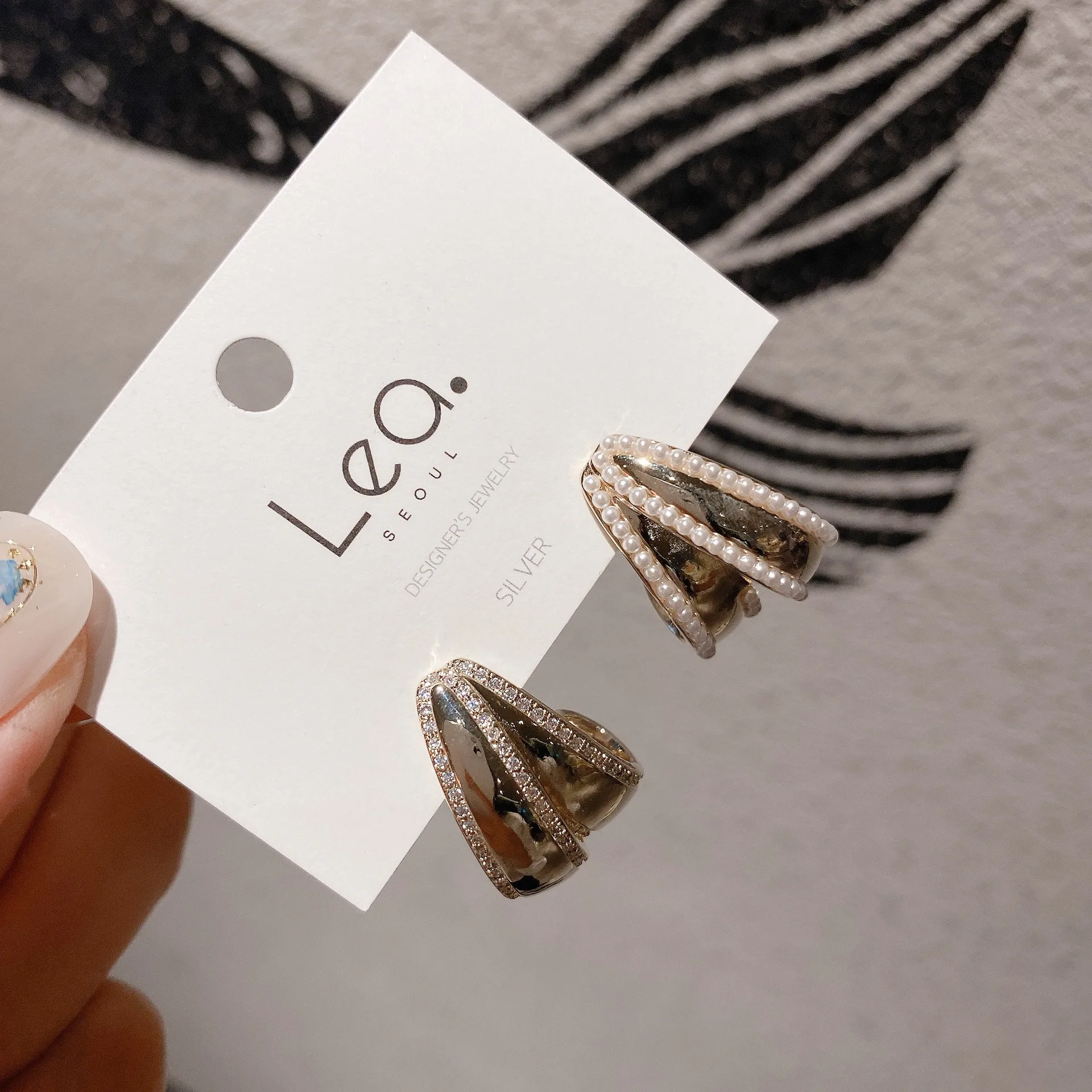 

Korean Luxury Simple Temperament Asymmetry Zircon Pearls Geometric Stud Earrings For Women Wedding Fashion Jewelry Gifts