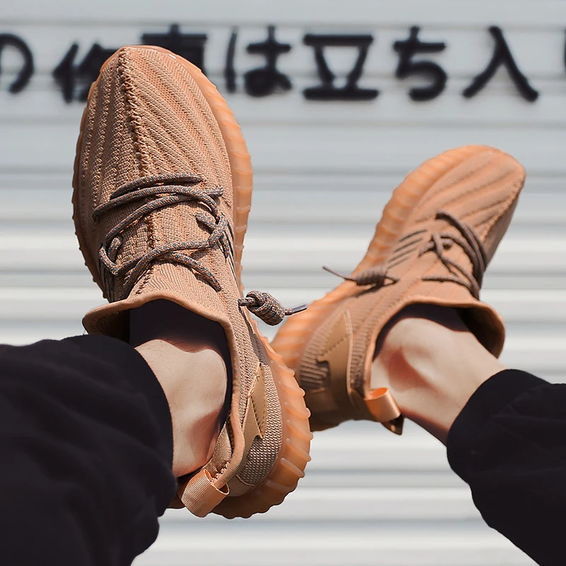

UBERU new couple casual sports shoes mesh breathable flying woven coconut shoes soft bottom men and women glowing running shoes