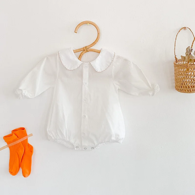 

Комбинезон для новорожденных девочек, рубашка белого цвета с низом для младенцев, милый лепестковый воротник, комбинезон для маленьких девочек, Детский костюм