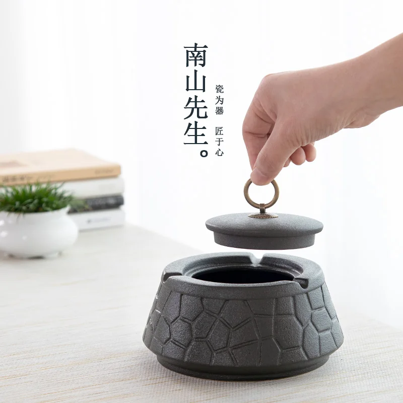 

Оригинальная Черная пепельница для гостиной, Простые Модные Офисные аксессуары, пепельница, дизайнерский Контейнер для дома, домашняя пепе...