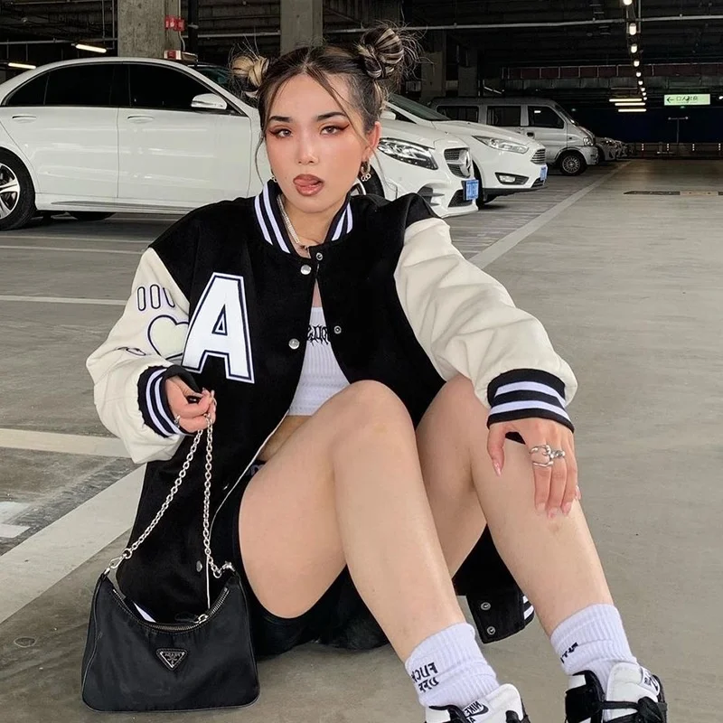 

Женская бейсбольная куртка, Повседневная Свободная куртка большого размера в Корейском стиле с карманами и буквенным принтом, уличная одеж...