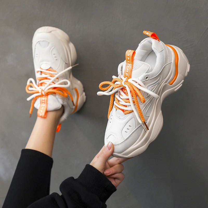 Женские кроссовки на массивной платформе черные дышащие шнуровке повседневная