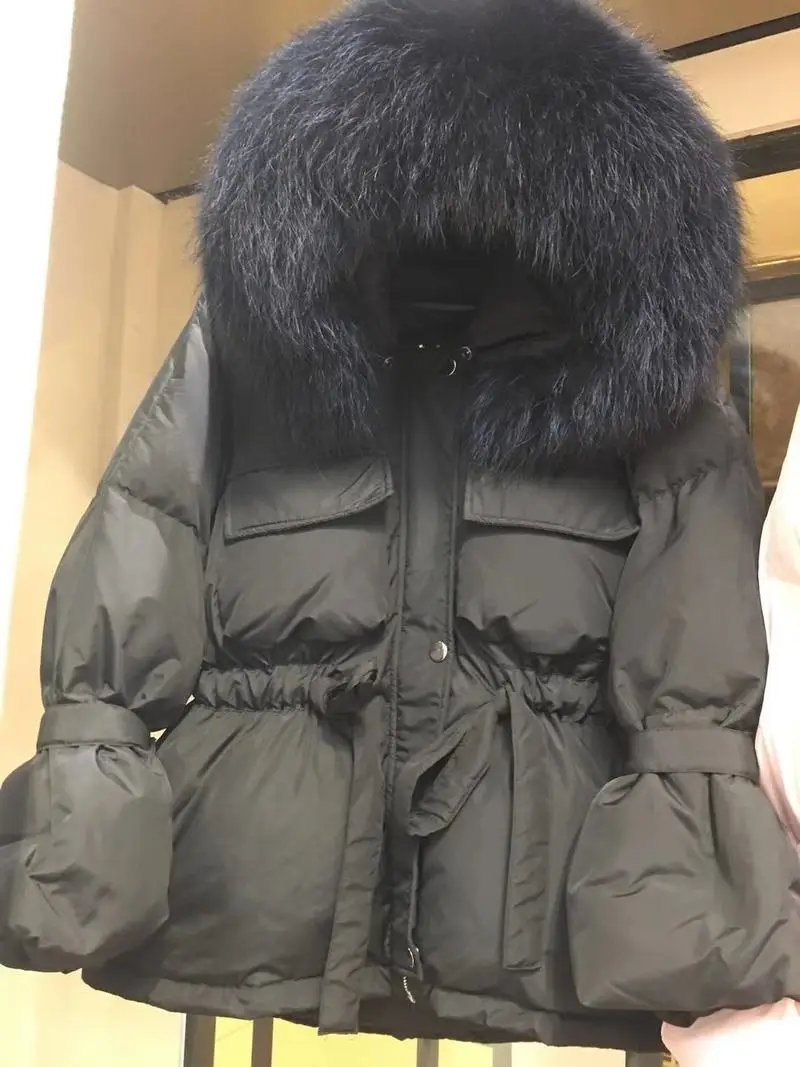 Зимняя белая куртка на утином пуху, женская короткая куртка-пуховик, корейский воротник из меха енота, короткие теплые женские пуховики KJ3237