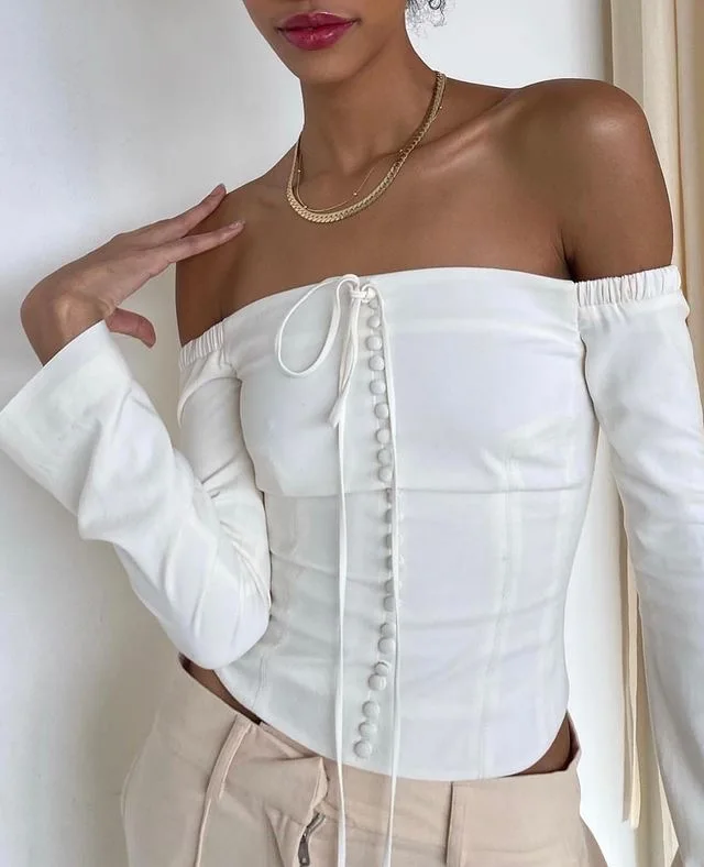 

Женская блузка с открытыми плечами и вырезом лодочкой