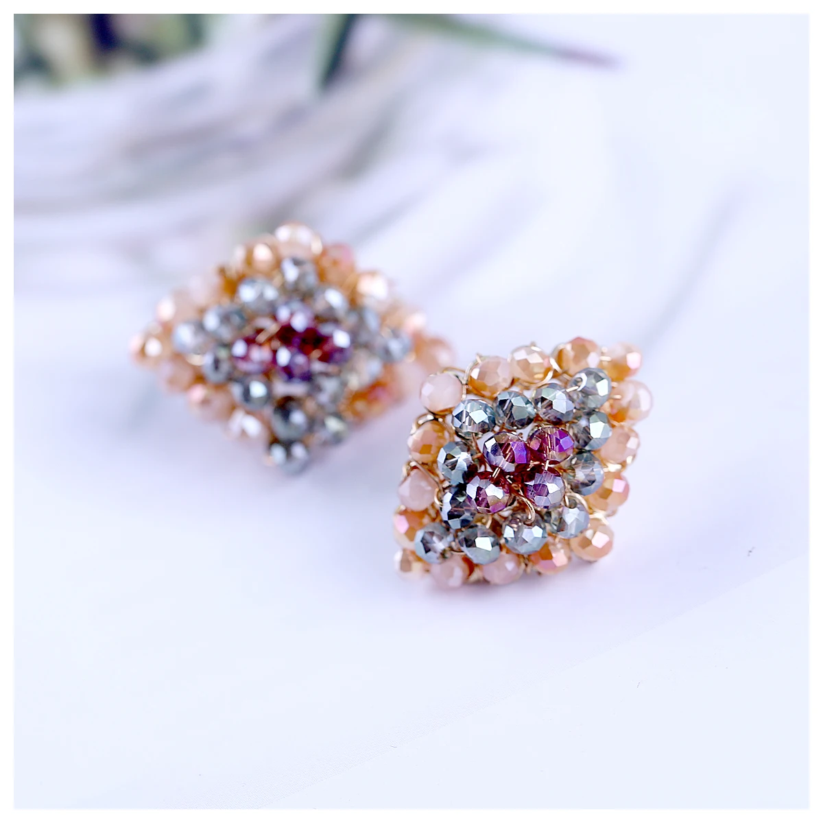 Модные серьги гвоздики с кристаллами для женщин и девочек эффектные